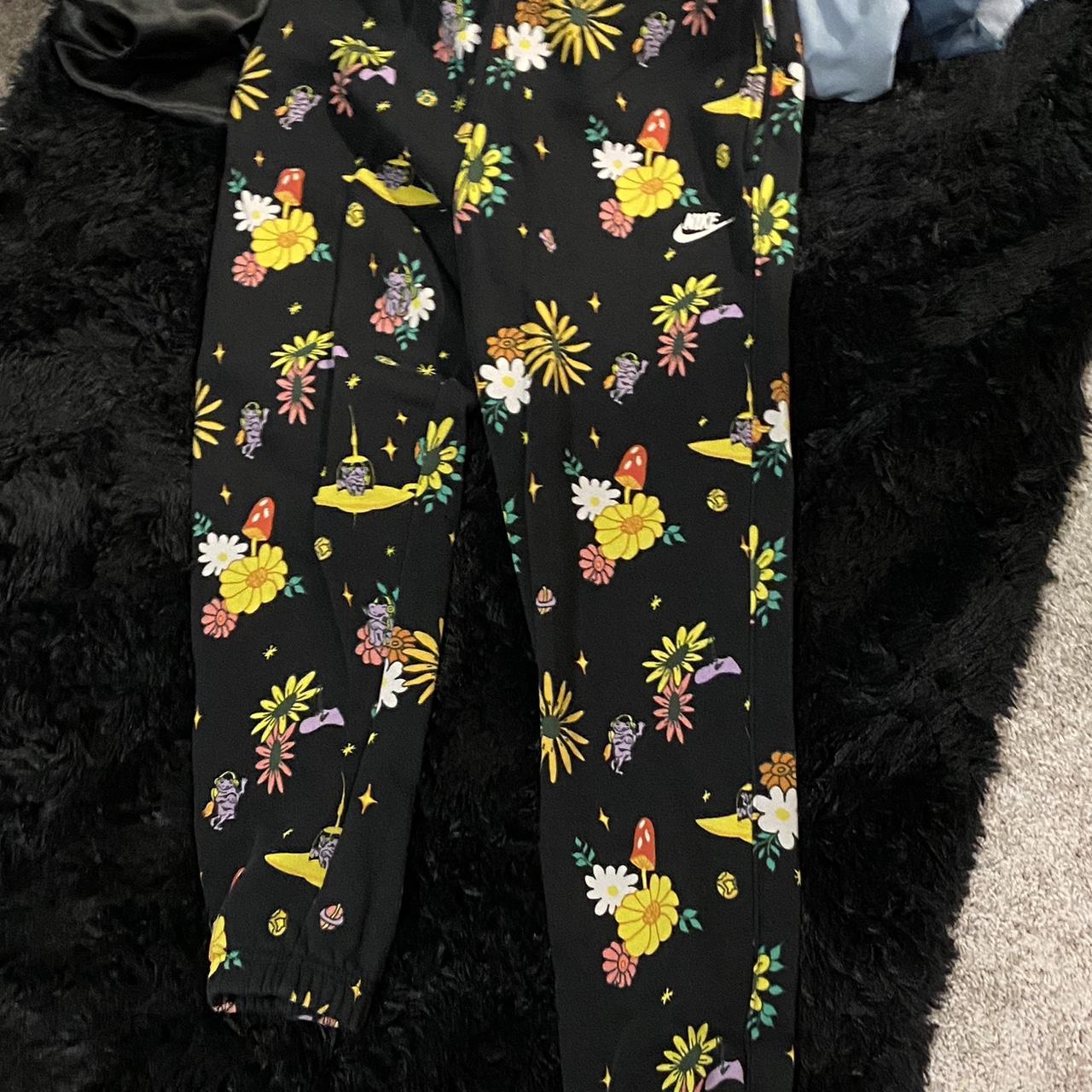 Nike store flower joggers