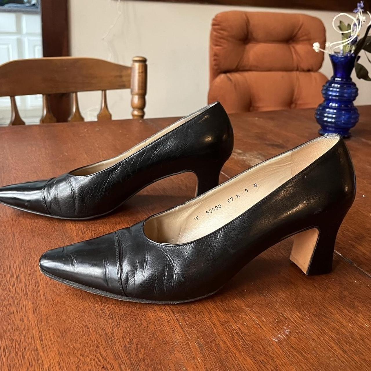 Vintage black leather pointed toe pumps by