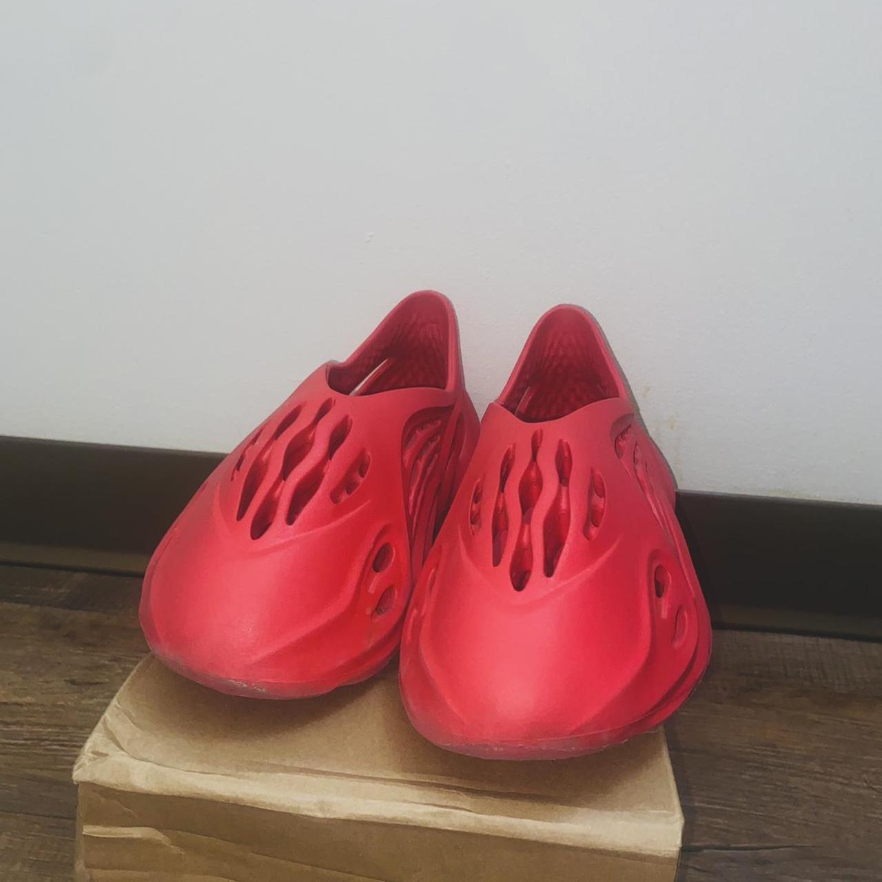 yeezy runners red