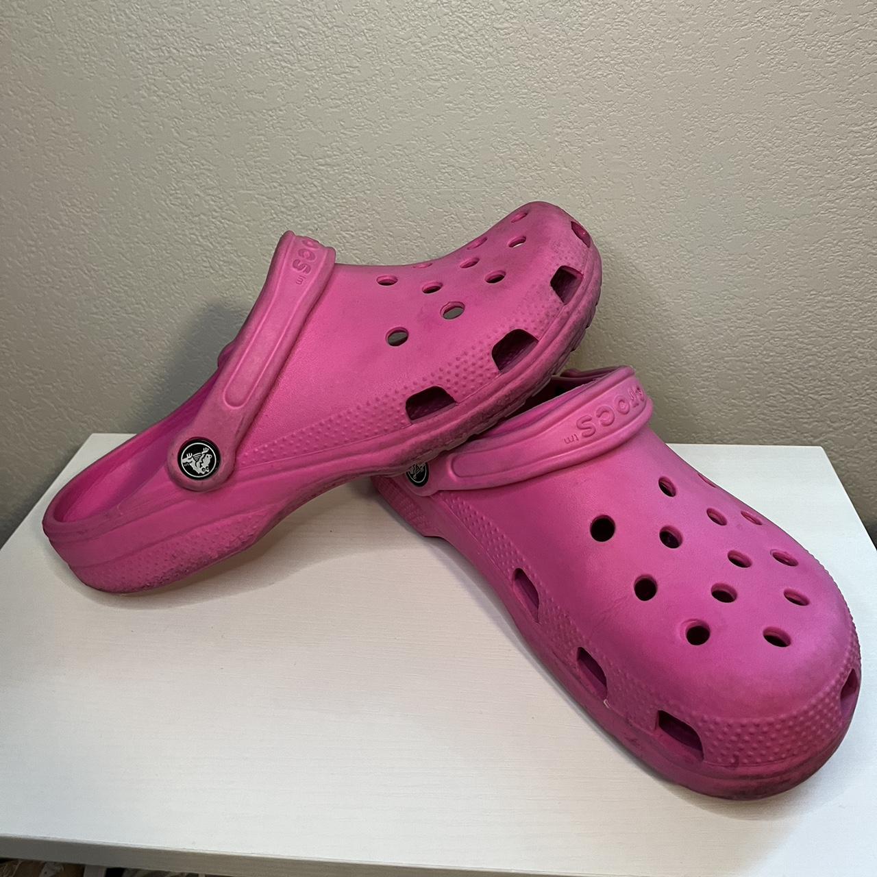 Pink crocs best sale size 9