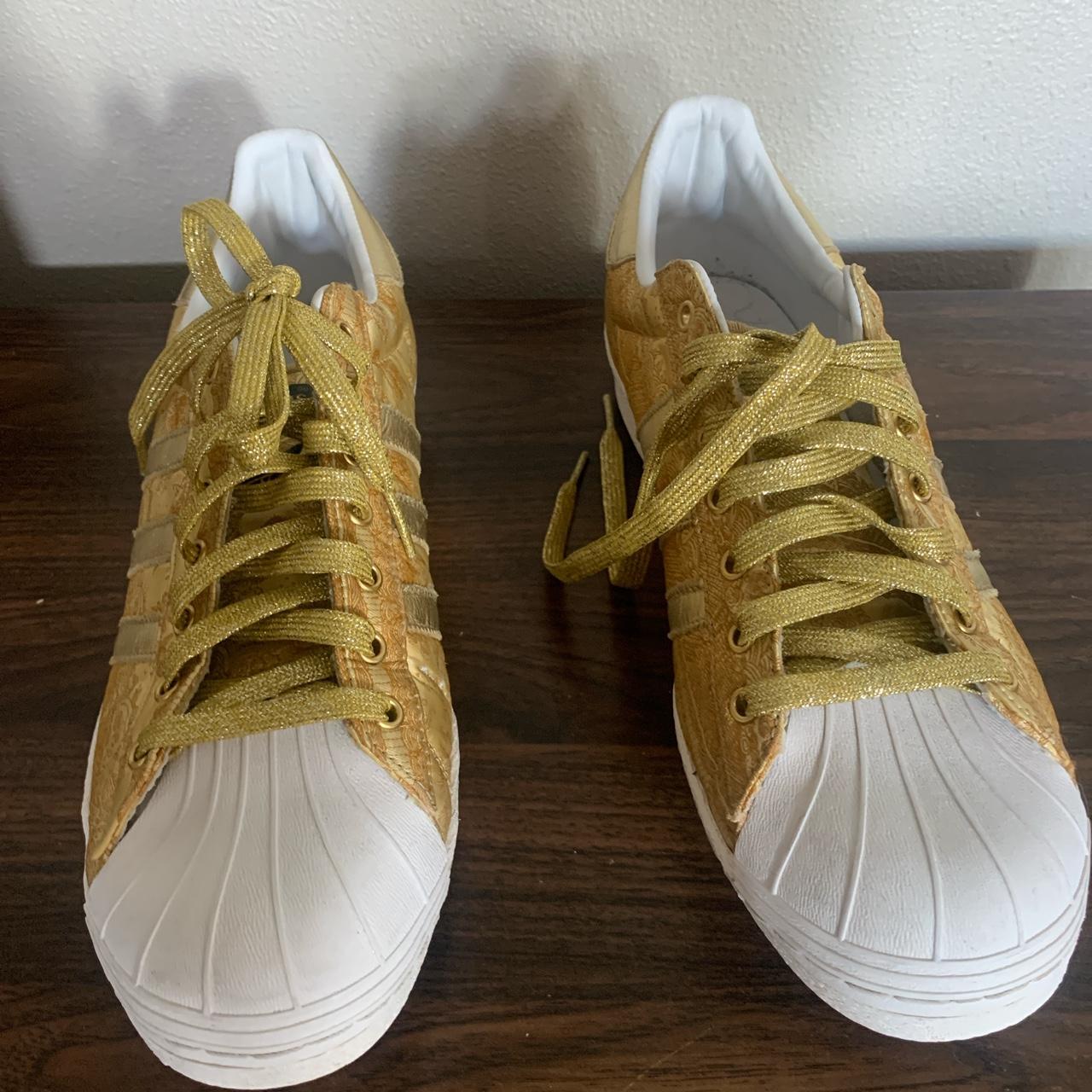 Adidas superstars hotsell gold glitter