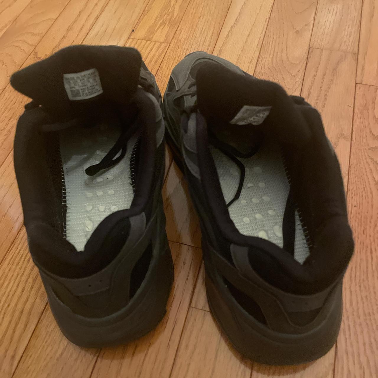 yeezy 700s black