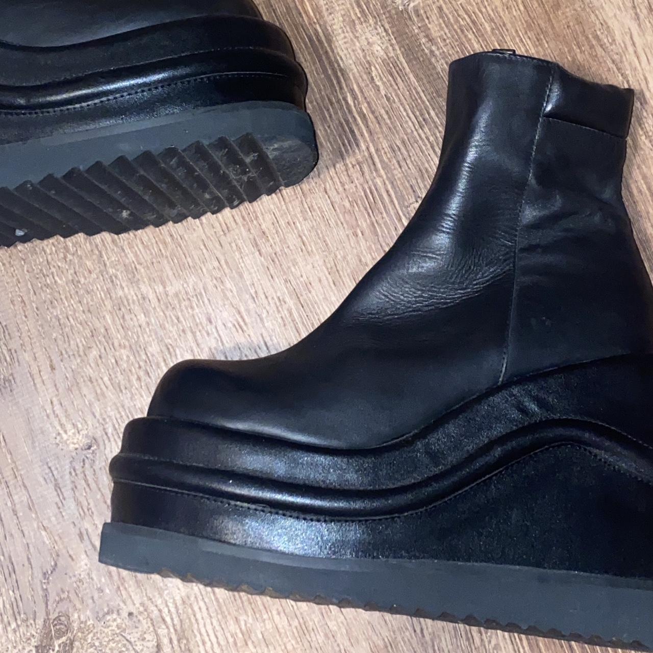 unif black boots