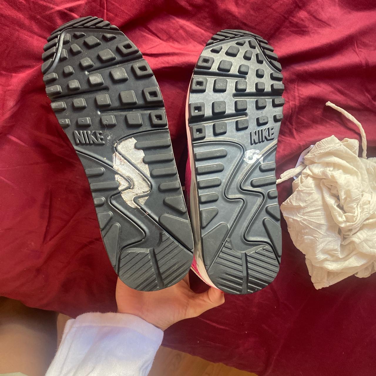 womens pink and white nike air max