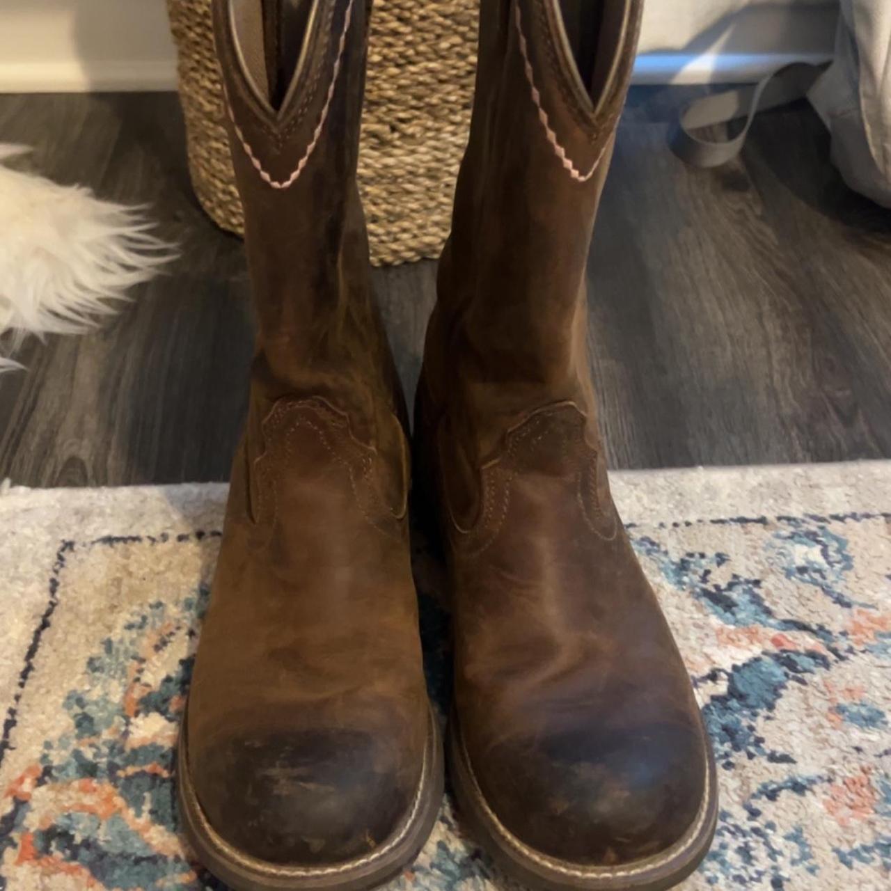 Ariat Round Toe Boots Size 8.5 - Depop