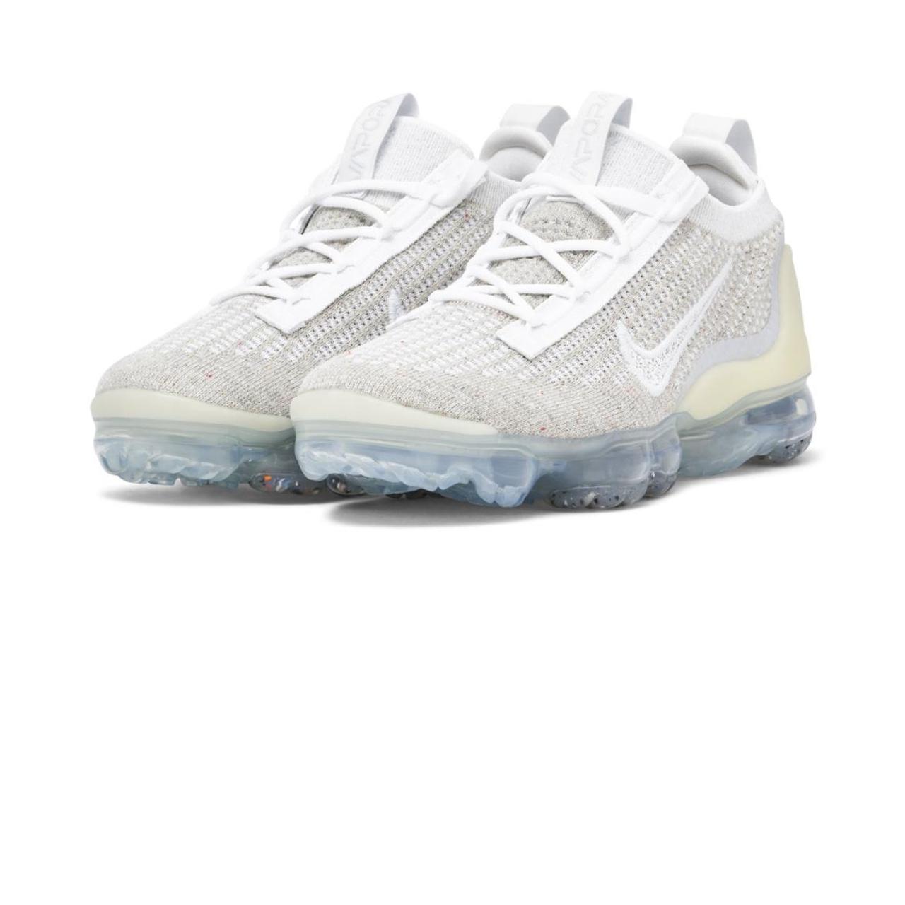 White vapormax hot sale size 6