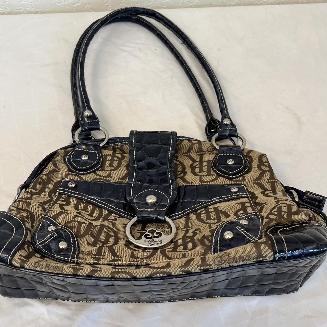 item listed by shrinkmycloset2424