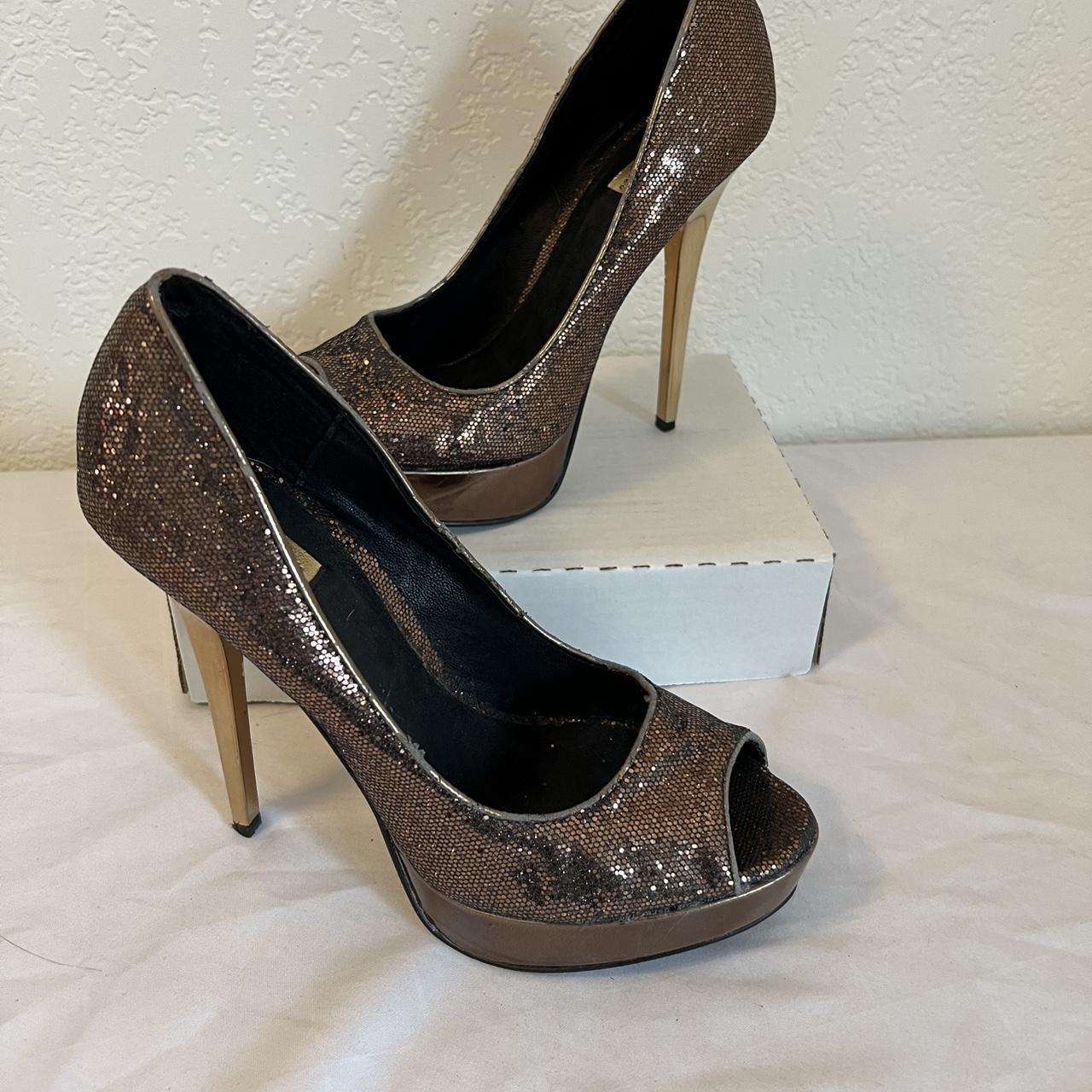 item listed by shrinkmycloset2424