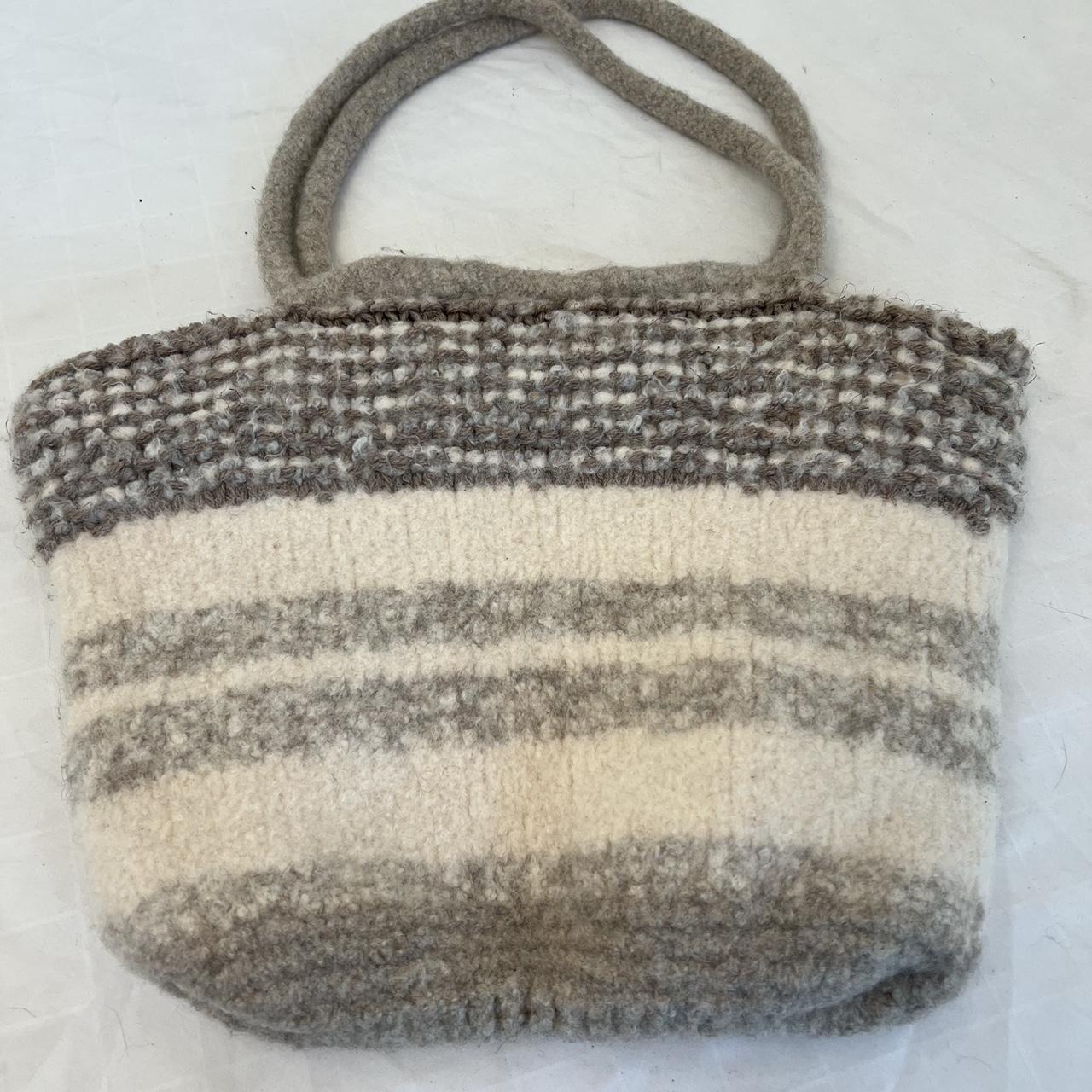 item listed by shrinkmycloset2424