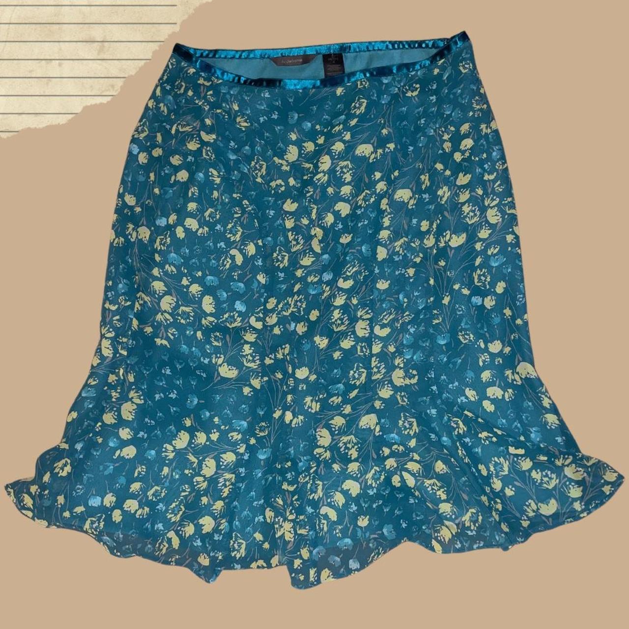 Liz Claiborne midi skirt Super cute just doesn’t... - Depop