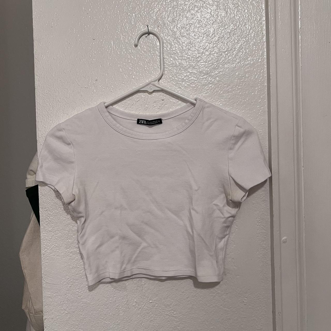 White cropped Zara tshirt, size small, super cute basic - Depop