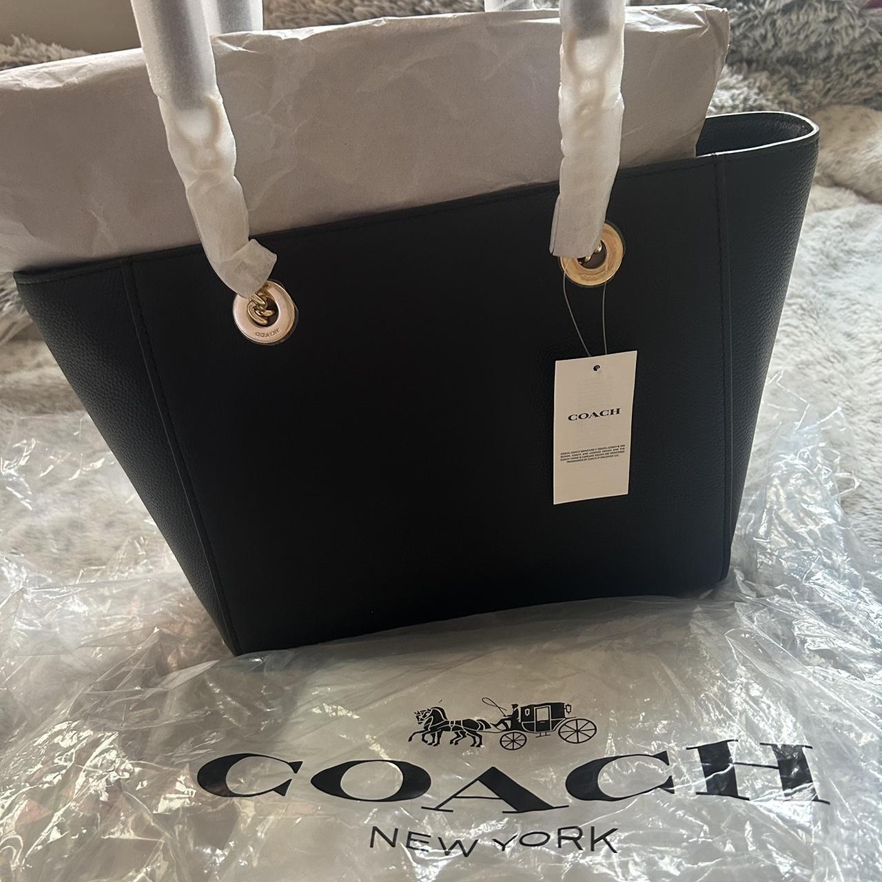 Selling a coach bag, brand 2024 new never used.