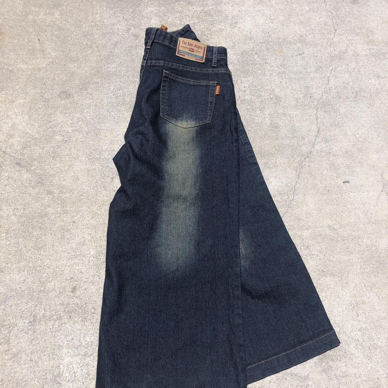 Size medium, Around 29 inch waist,32 inches long ,... Depop