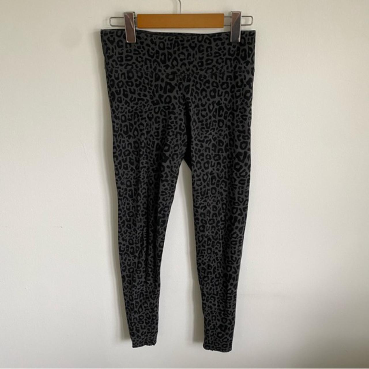 NEW Aritzia Tna Equator Legging in Gray Black. Depop