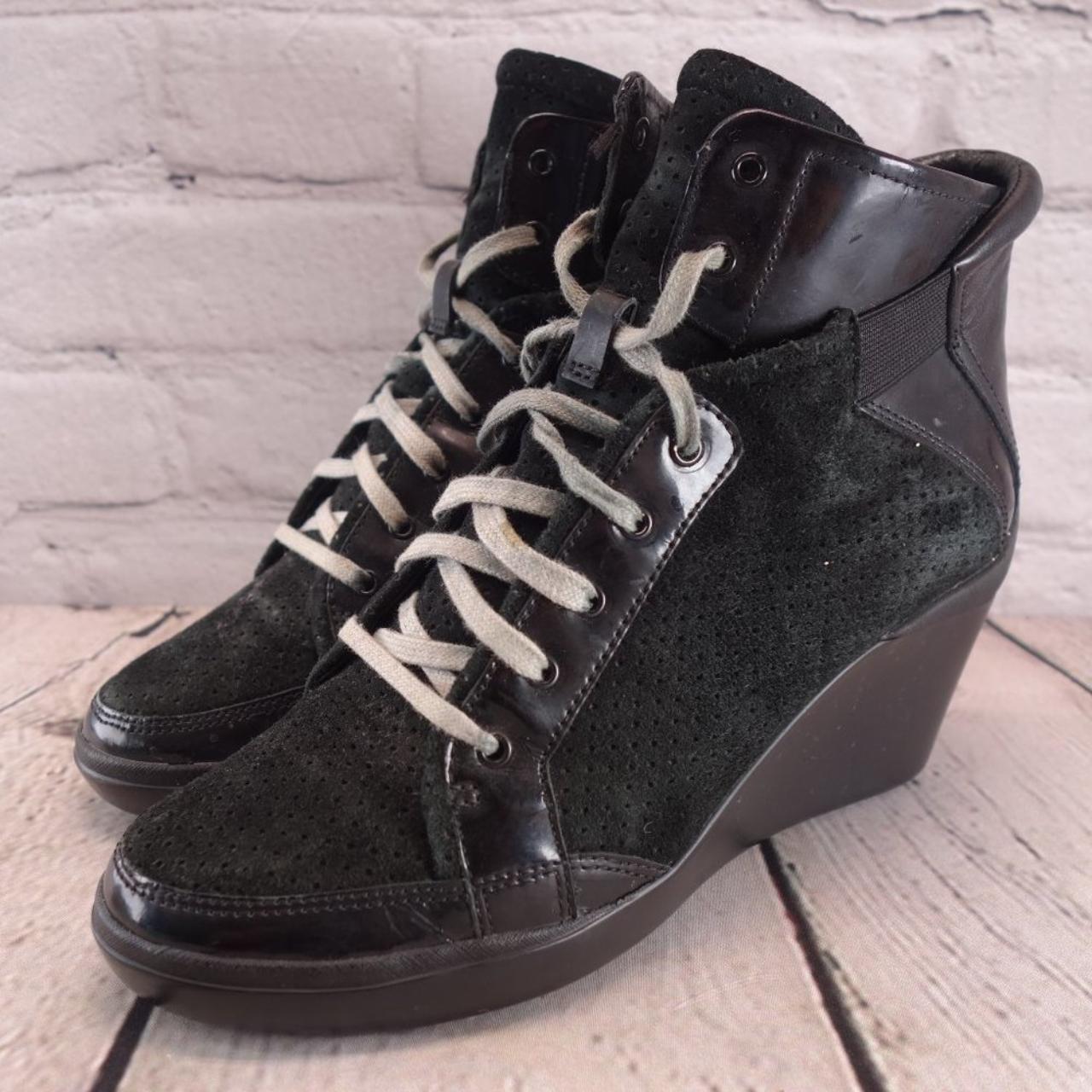 Tsubo shop wedge boots