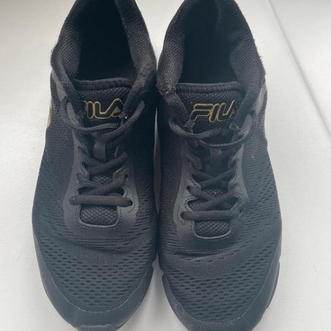 Fila trainers clearance black and gold