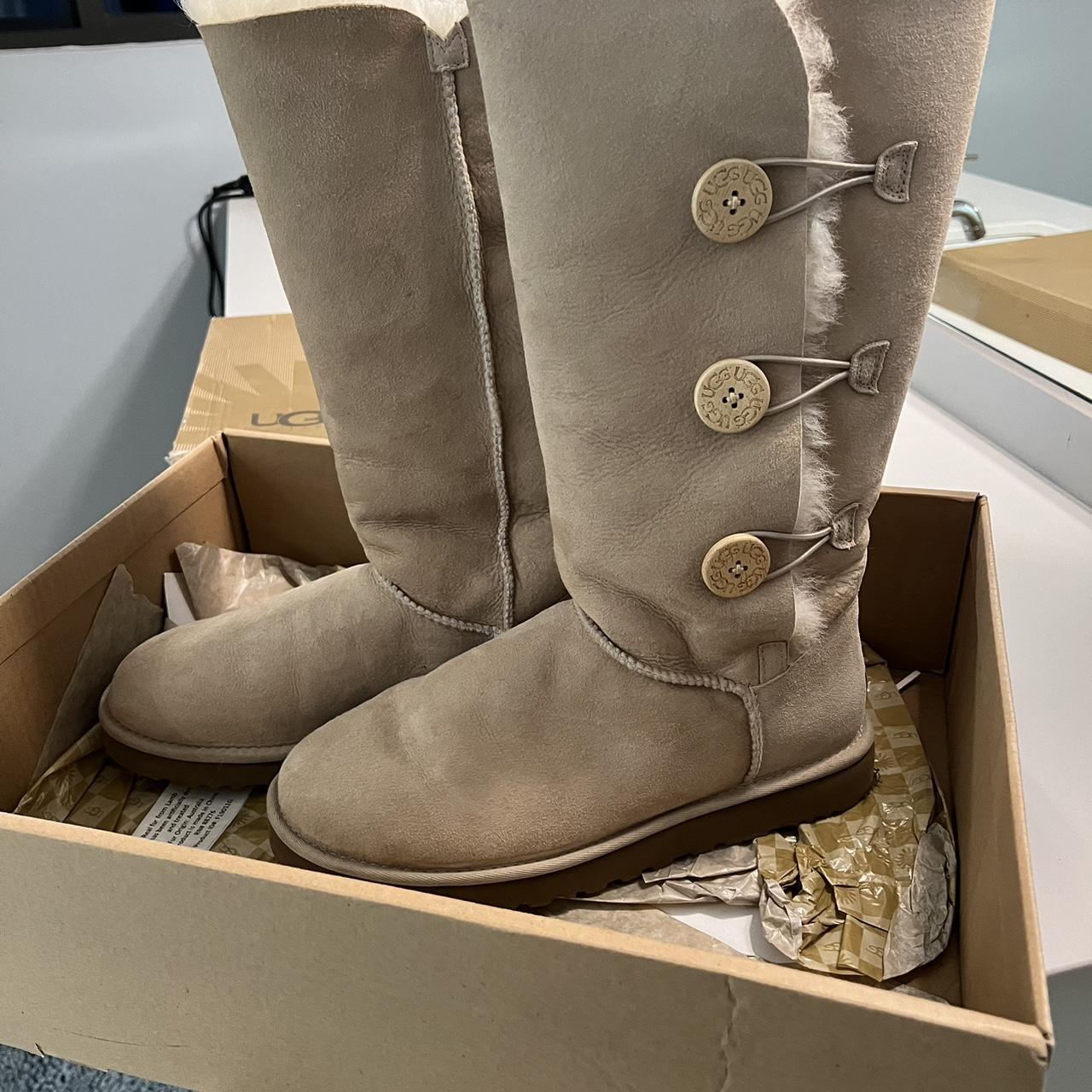 Ugg bailey deals button triplet sand