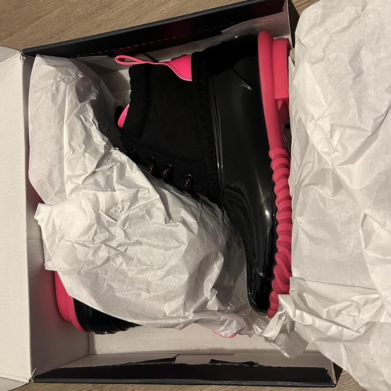 Black and pink tommy hilfiger store duck boots