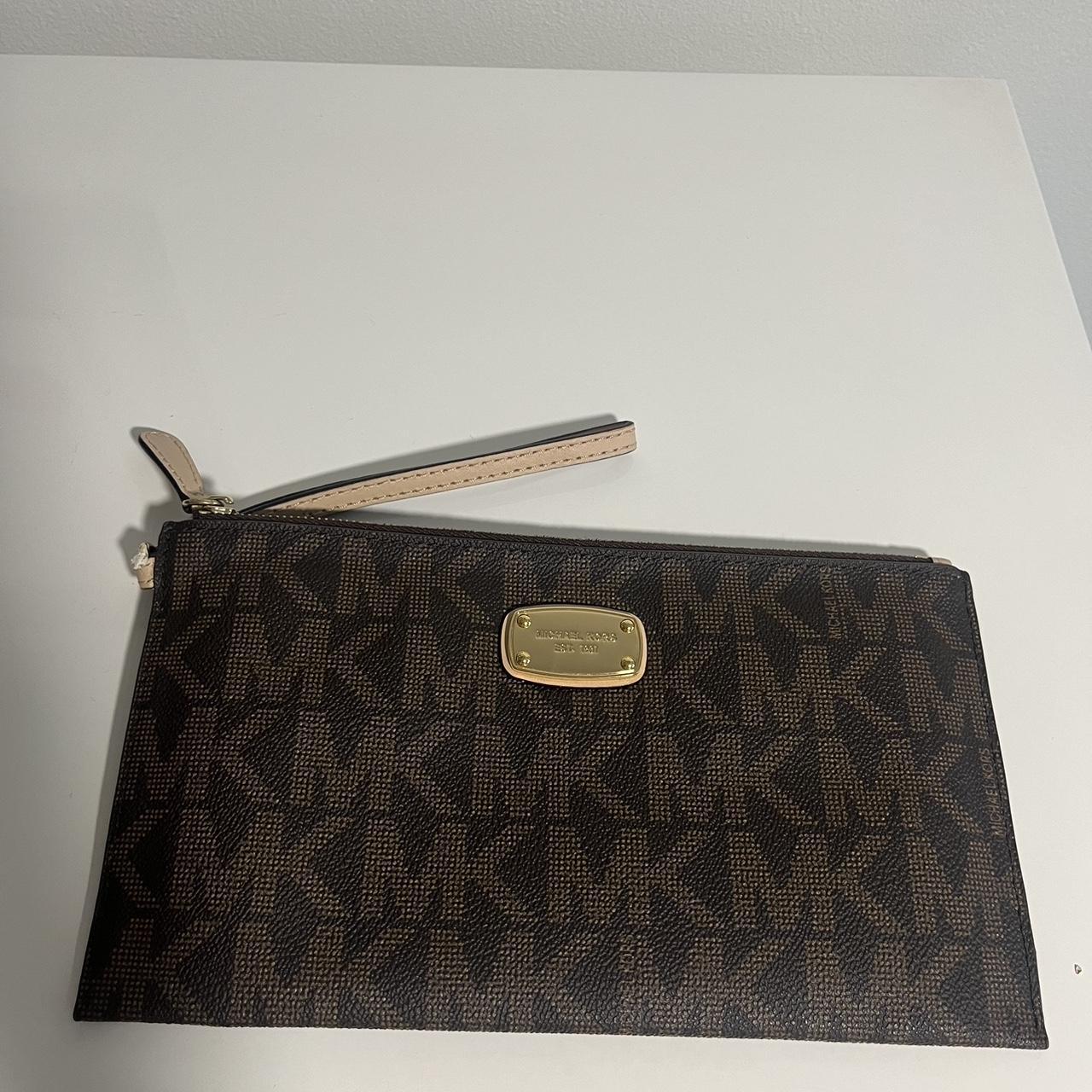 Michael kors hot sale wallet clutch