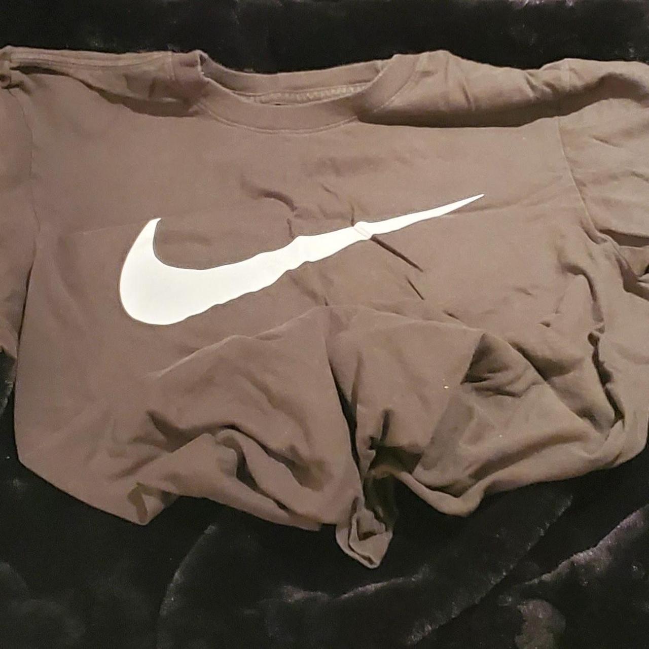 womens olive green nike shirt