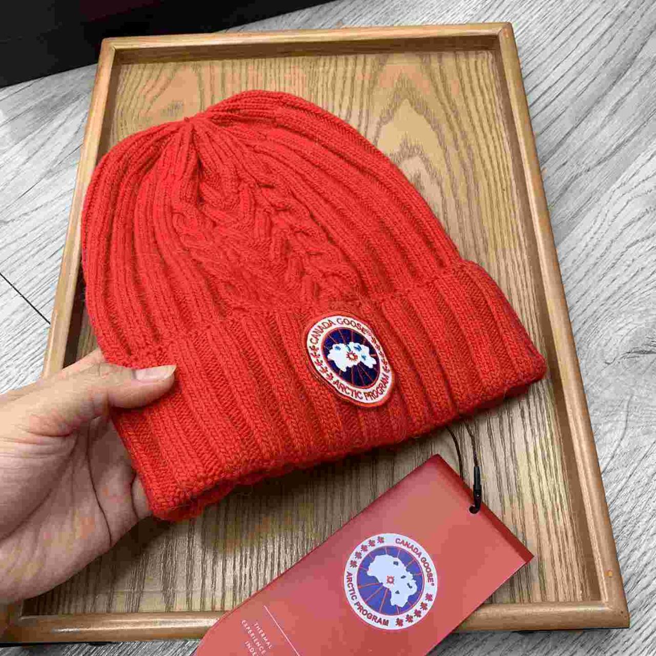 Canada goose hot sale red hat