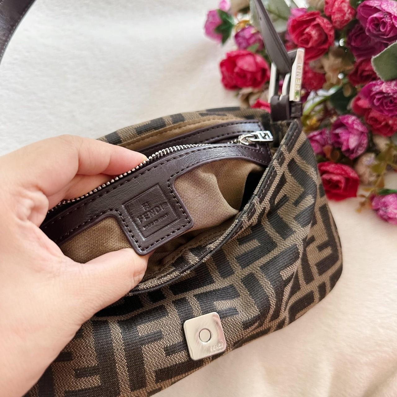FENDIzucca ミニバニティーバッグ ヴィンテージ リユース品 Authentic Vintage Fendi zucca mini baguette bag in | Depop