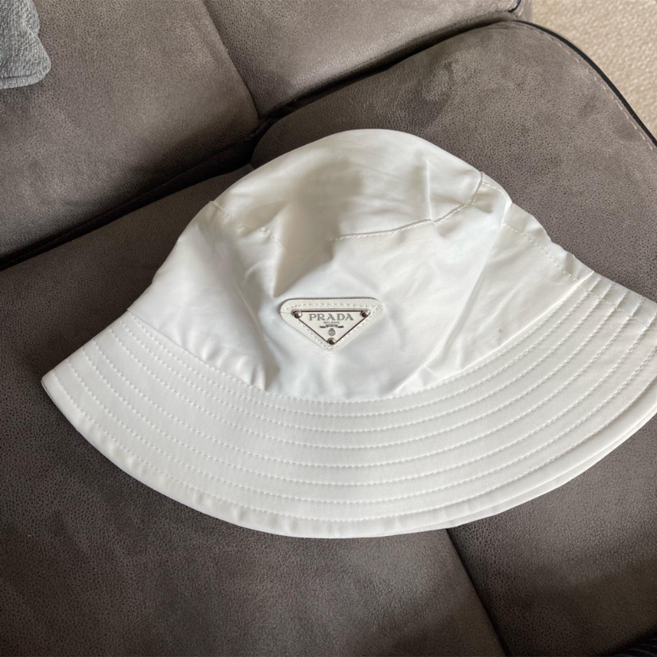 ハット PRADA FW25 White denim bucket hat (1HC1372CXJ F0009) Prada Nylon Bucket Hat White - US