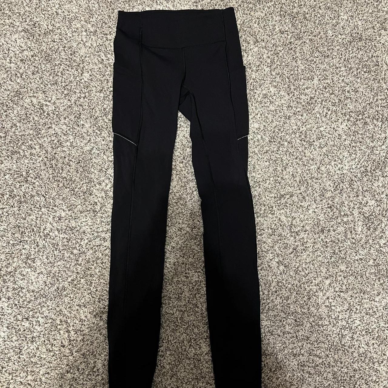 lululemon leggings with pockets black with grey - Depop