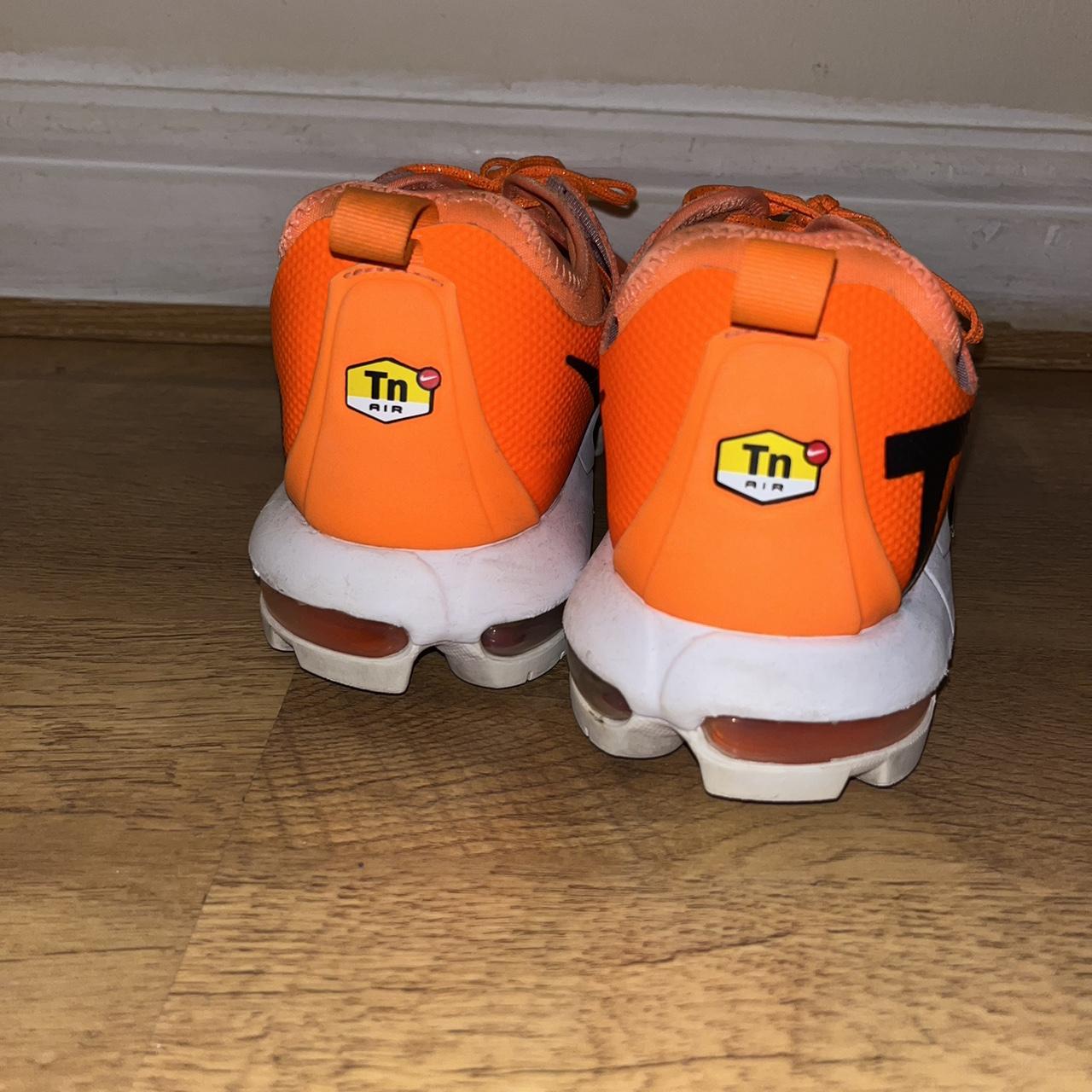 Nike tn hotsell big logo orange