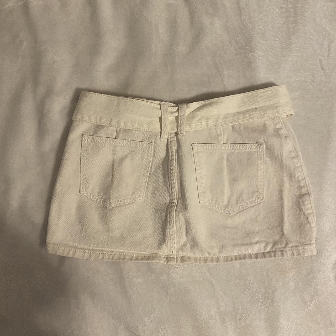White mini Y2K skirt Comes w belt Great condition... - Depop