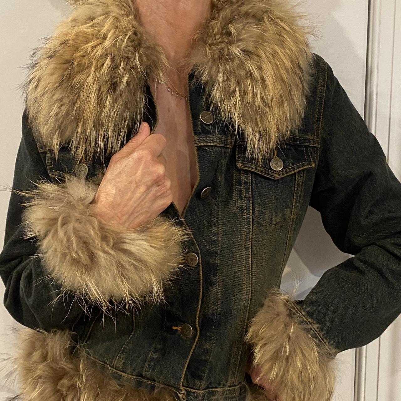 Y2k fur-jacket - Depop