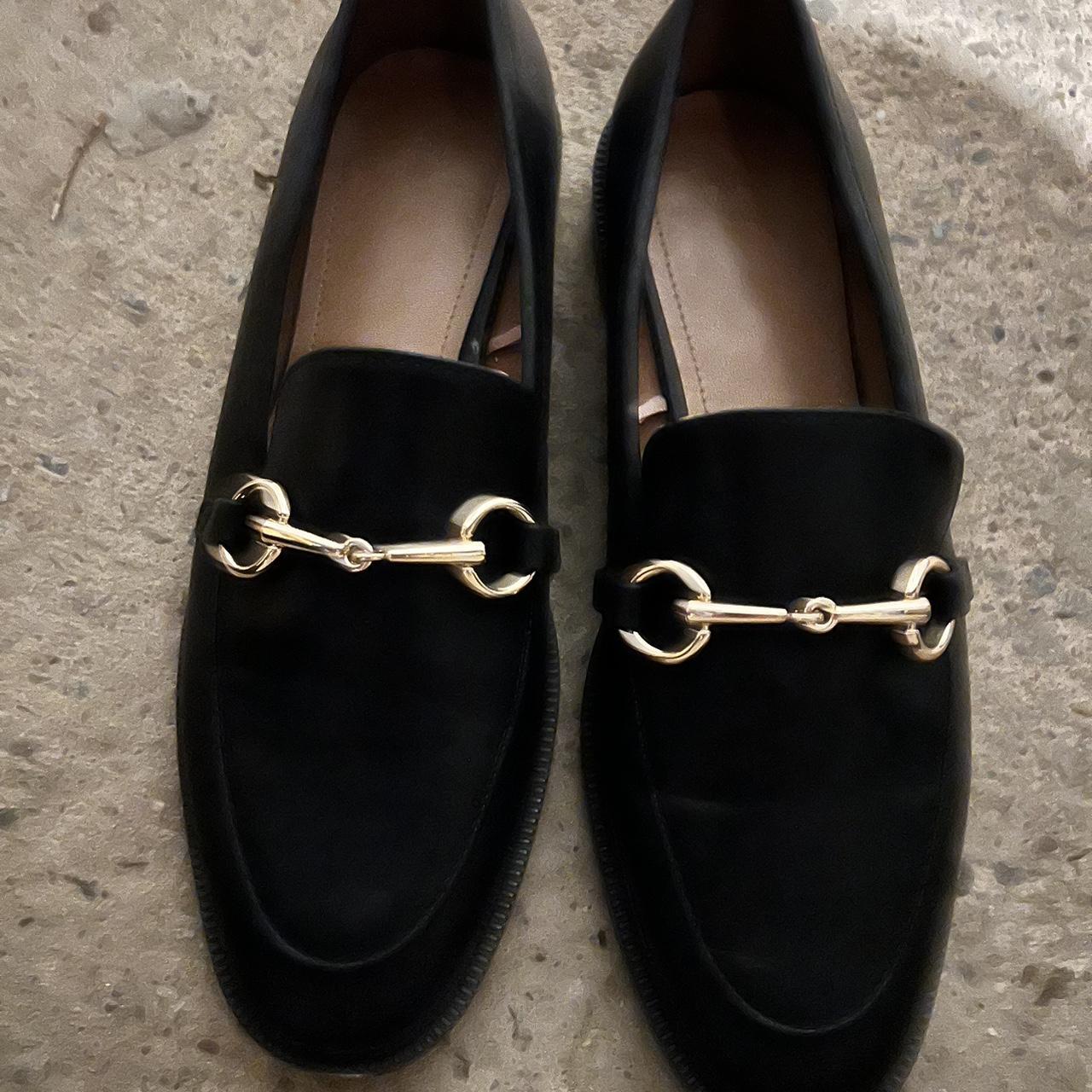 H M Black flat shoes with gold buckle sise 6.5