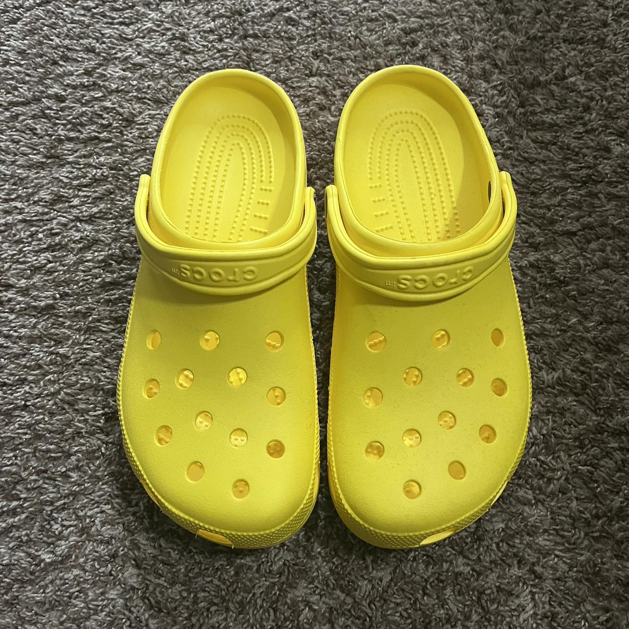 Yellow crocs 2025 size 12