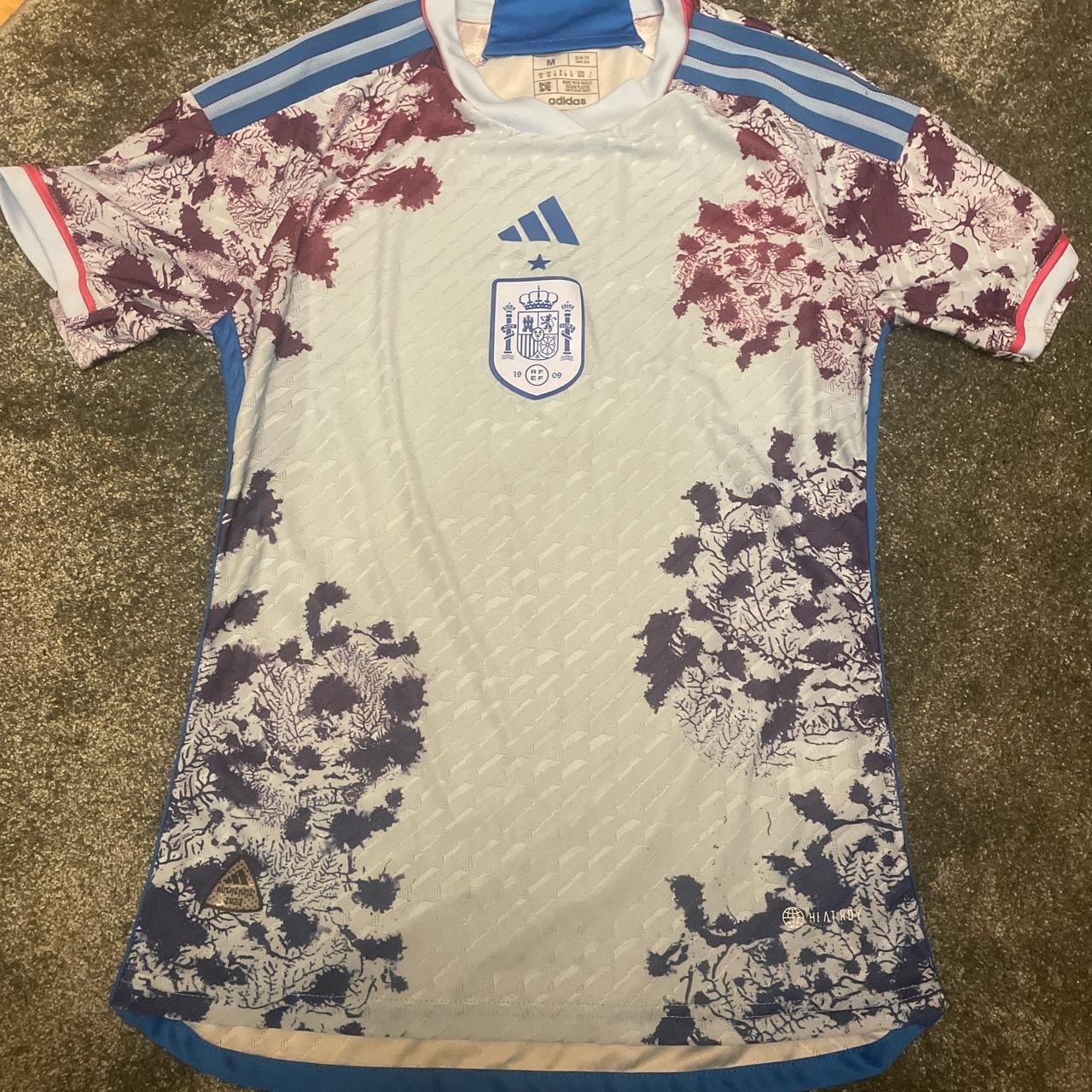 Medium player fit Spain 2022 jersey would fit a small - Depop