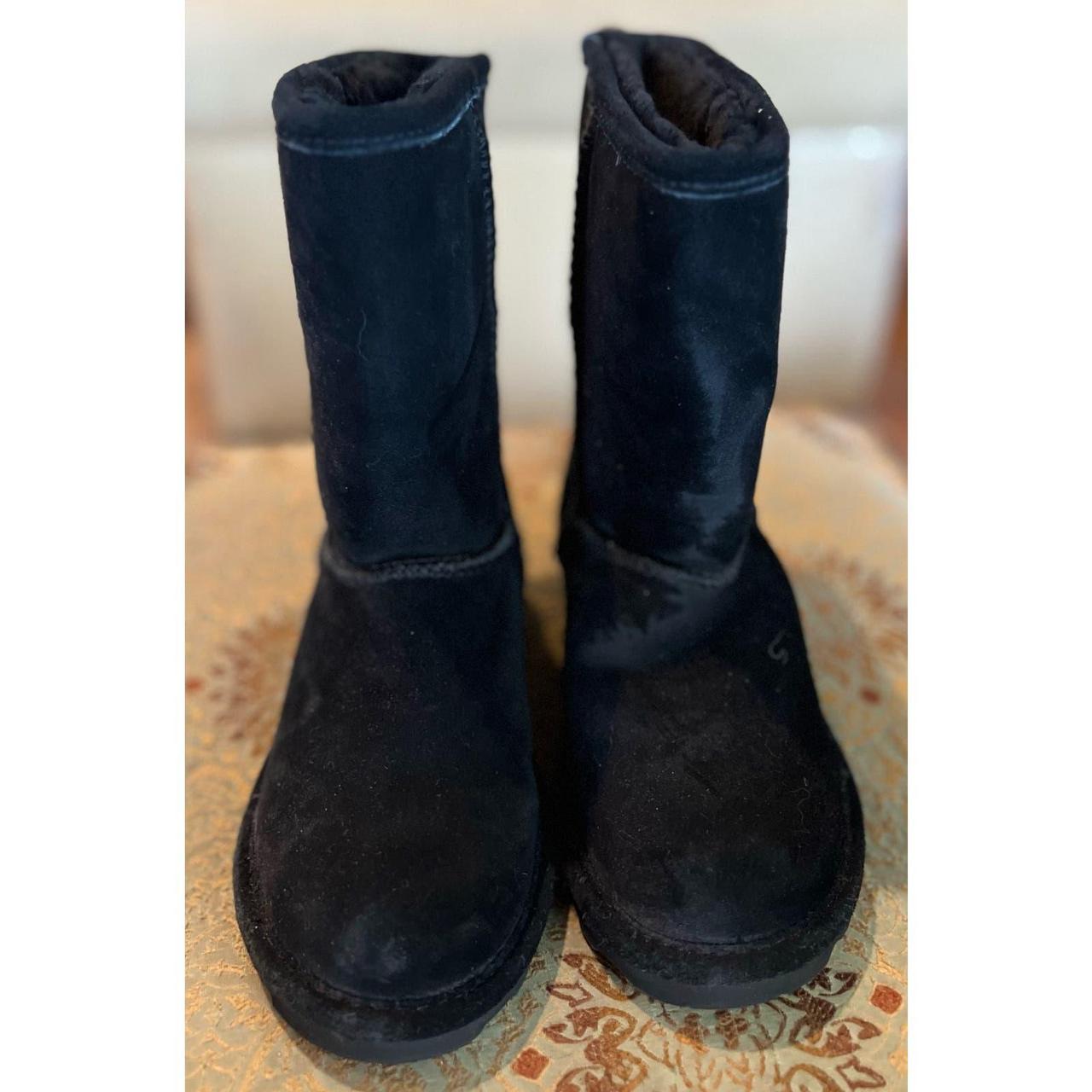 Bear Paw Emma short suede and sherpa black boots in Depop