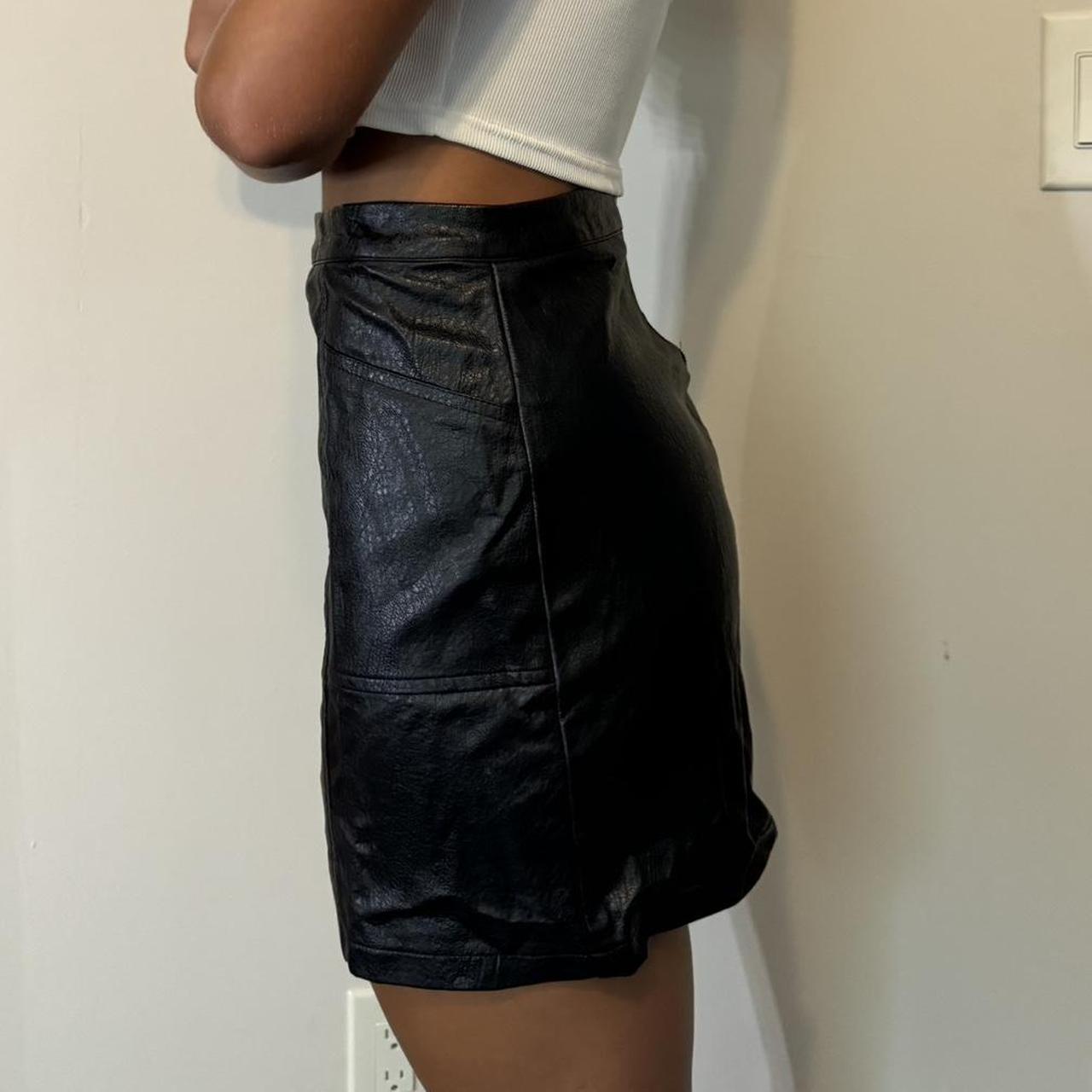 Leather mini skirt!! Zipper up the back and can
