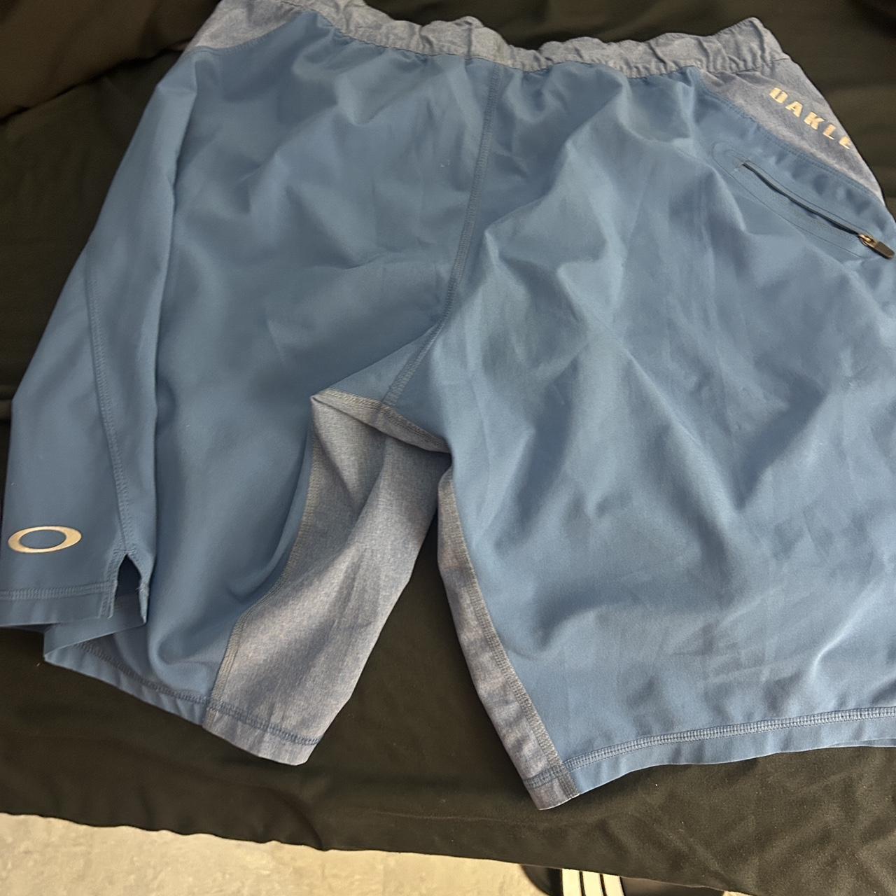 Oakley Men's Shorts - Blue - L – Grey and blue Oakley shorts #outdoor