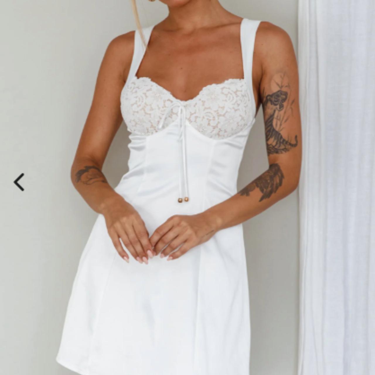 SELFIE LESLIE SAINTS SECRETS, TI AMO LACE