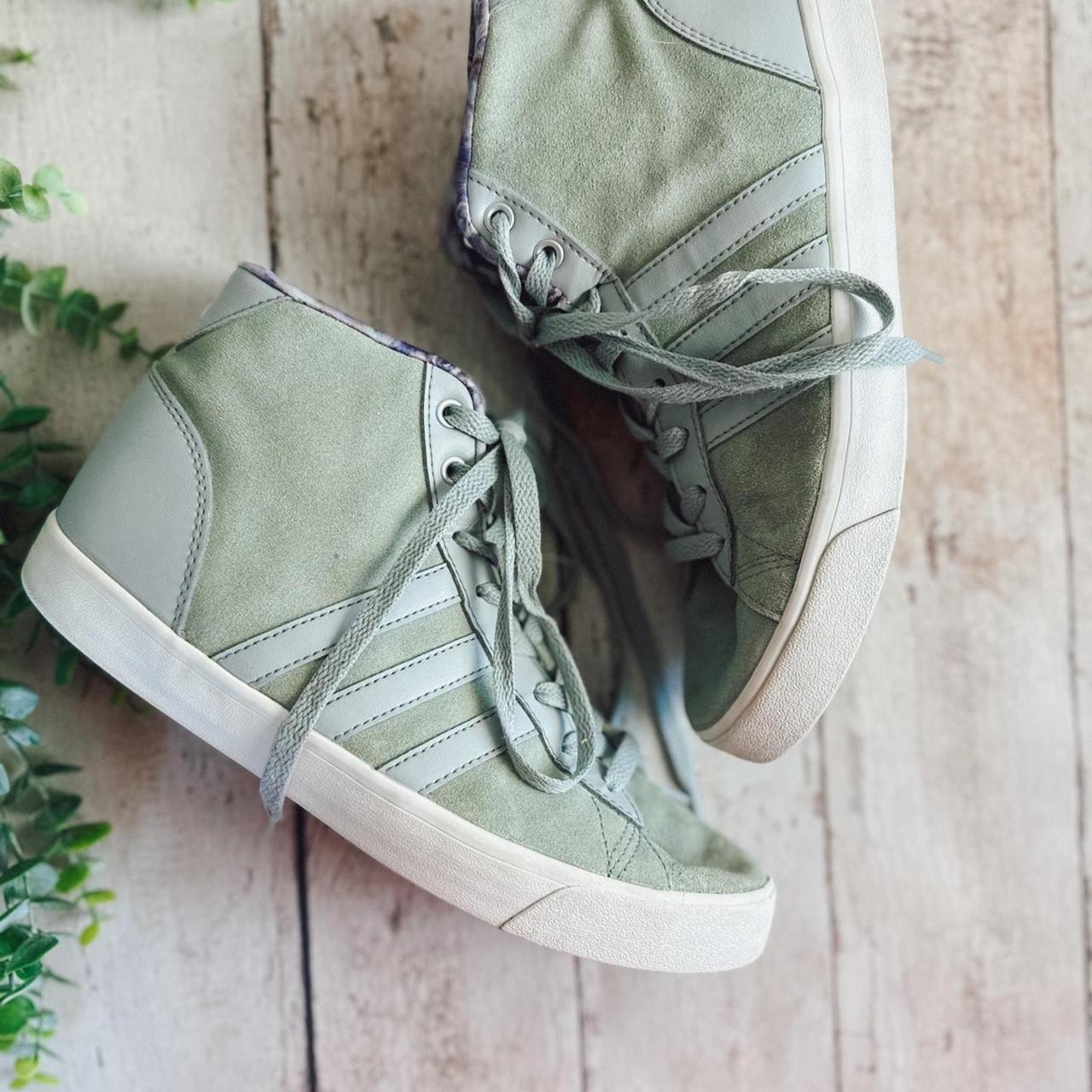 Cute adidas size 7.5 High top comfort suede high