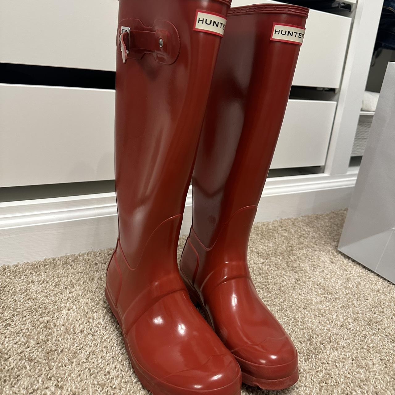 Red tall best sale gloss hunter boots