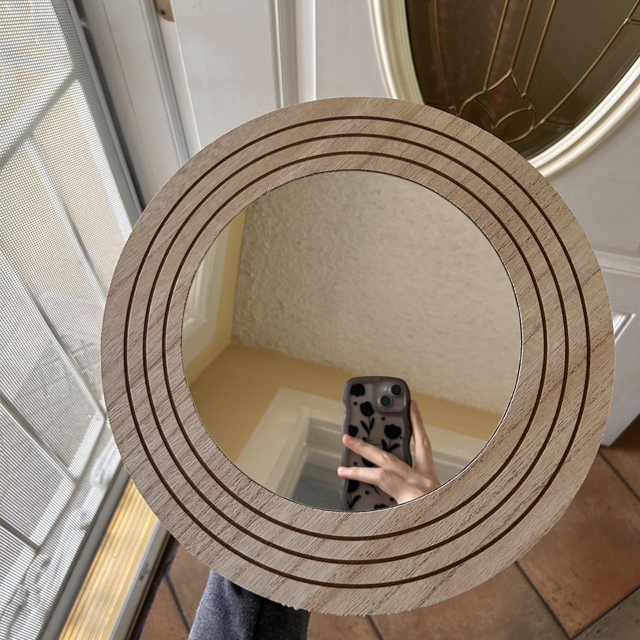 item listed by lizzyygirl
