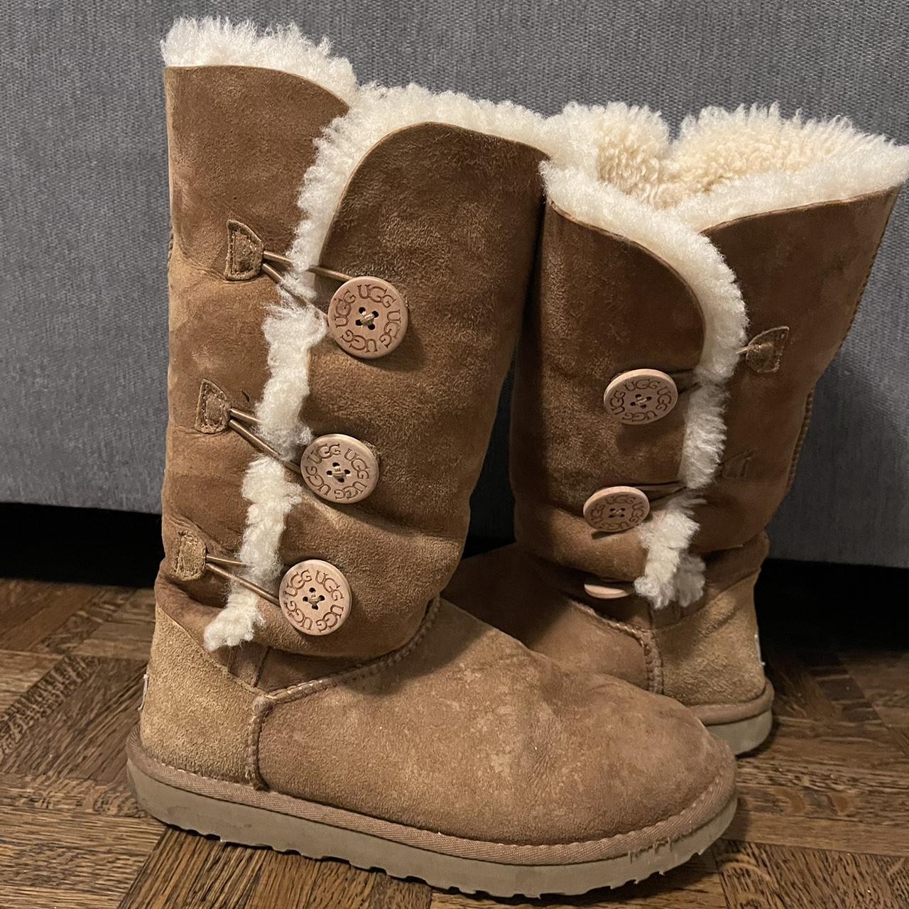 Bailey triplet best sale button ugg boots