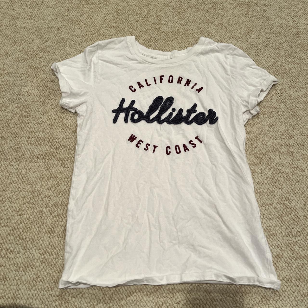 Extra small (XS) women’s hollister t shirt with... - Depop