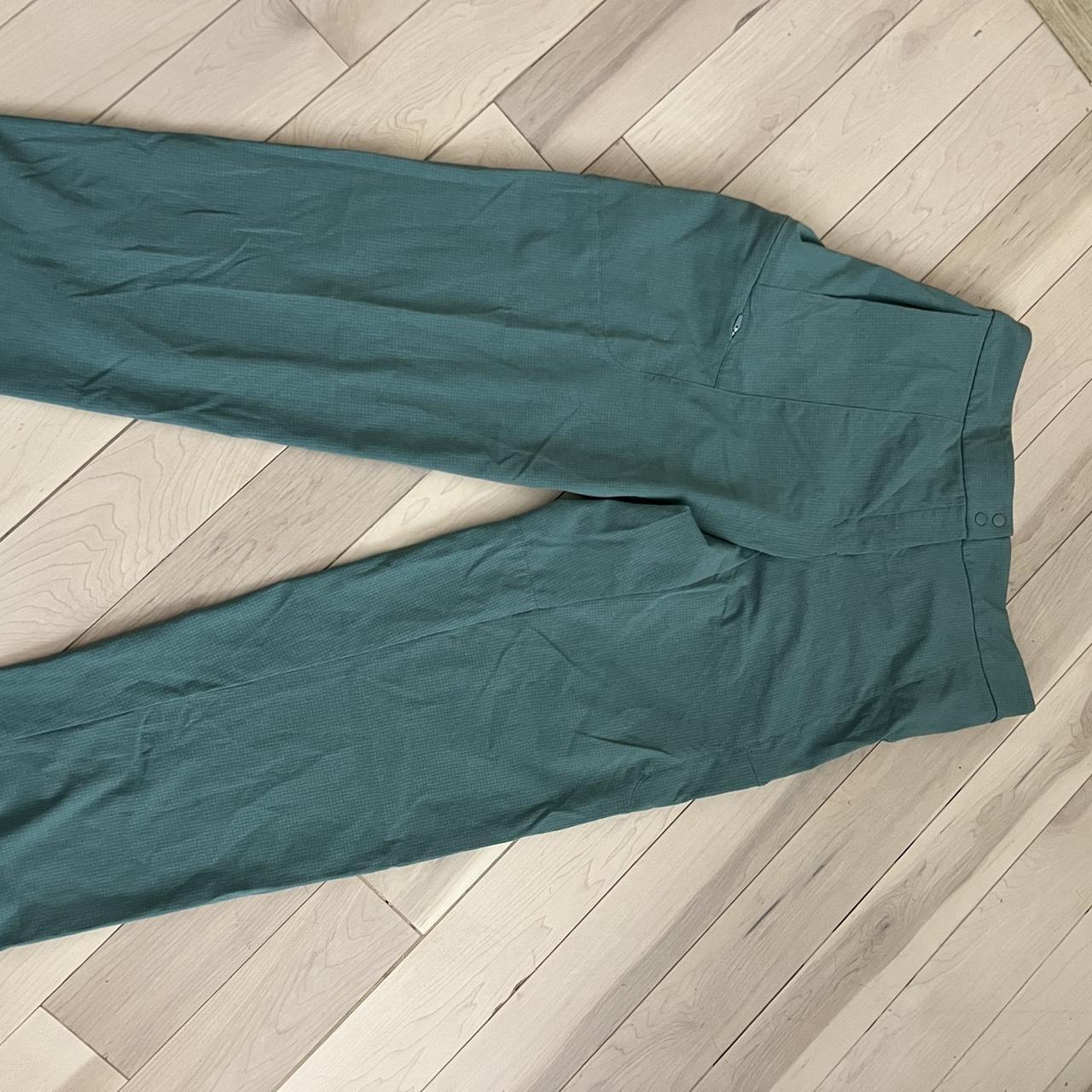 Lululemon Plant Dress pants with front tie Size 4 - Depop