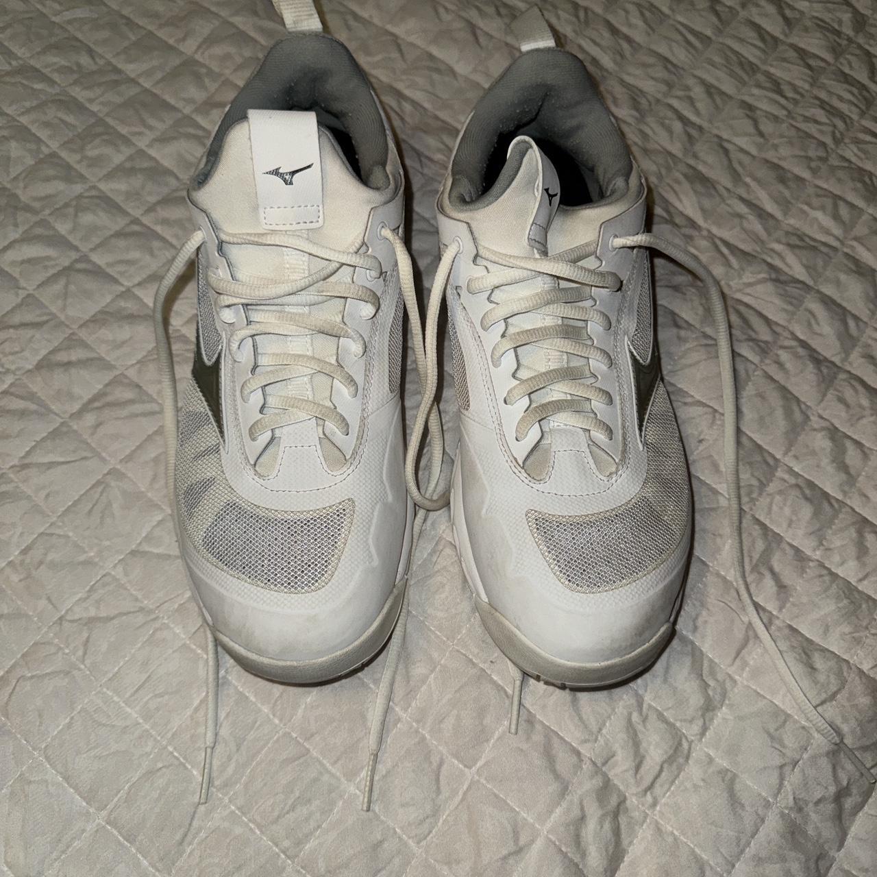 Used hotsell mizuno shoes