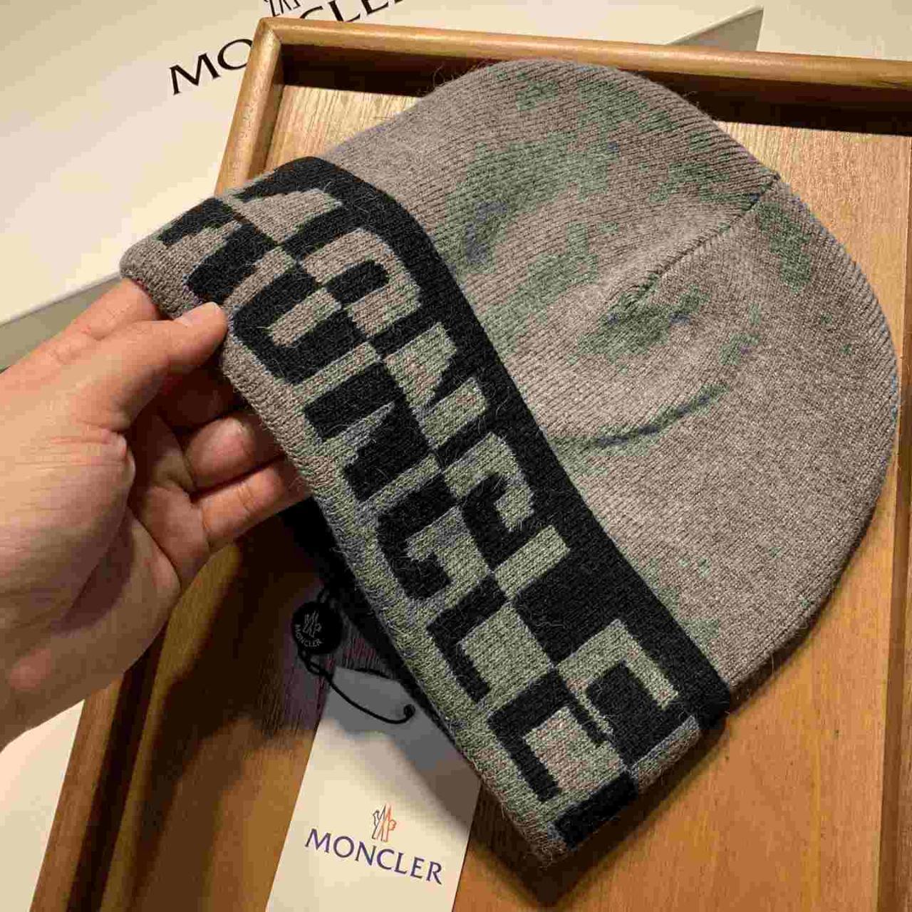 Fendi hat and outlet scarf set