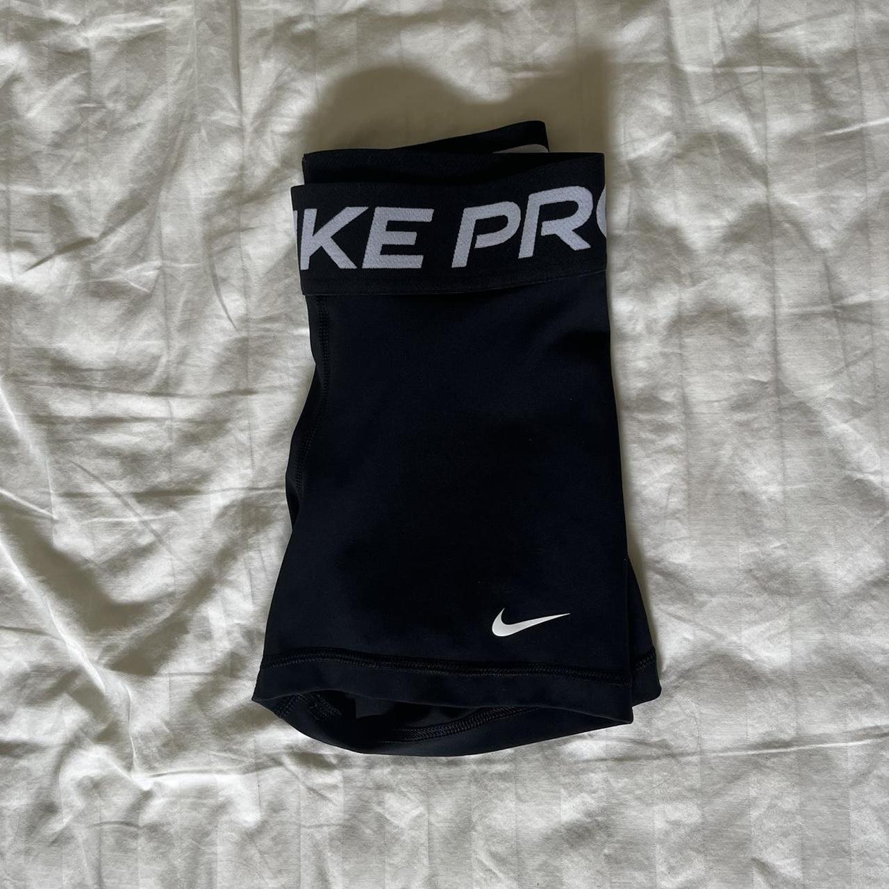 grå nike pro shorts