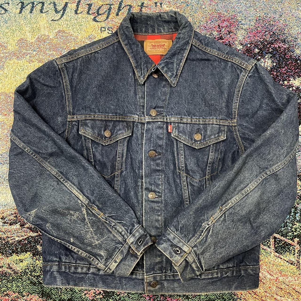 Vintage Levi’s denim jacket w plaid store inside