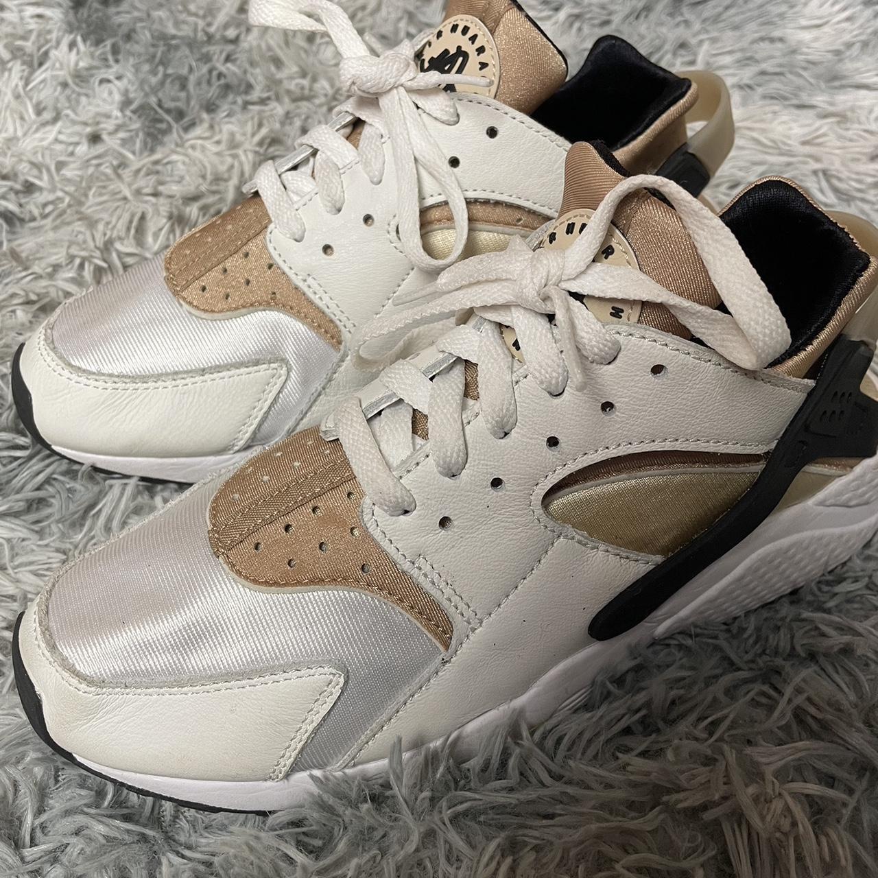 Nike huarache hotsell beige womens