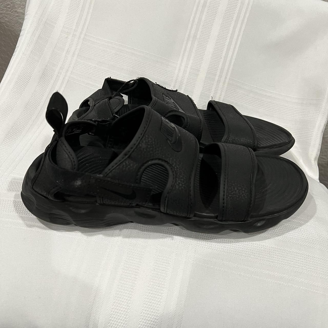 Black men s Nike sandals with Velcro straps